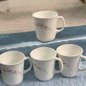 4 Vintage Corning white floral tea cups, excellent condition